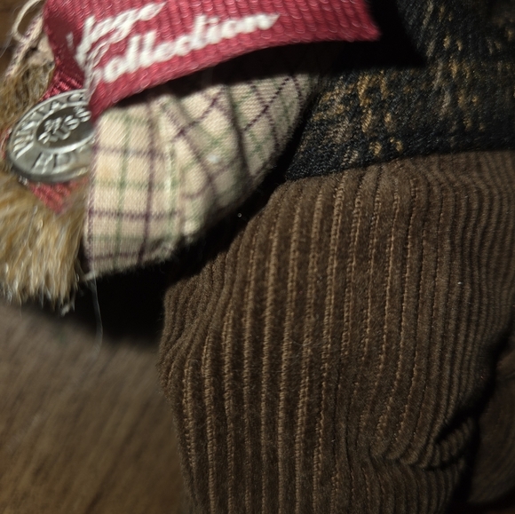 Russ Berrie Vintage Collection teddy bear named Gordon. - Picture 4 of 5